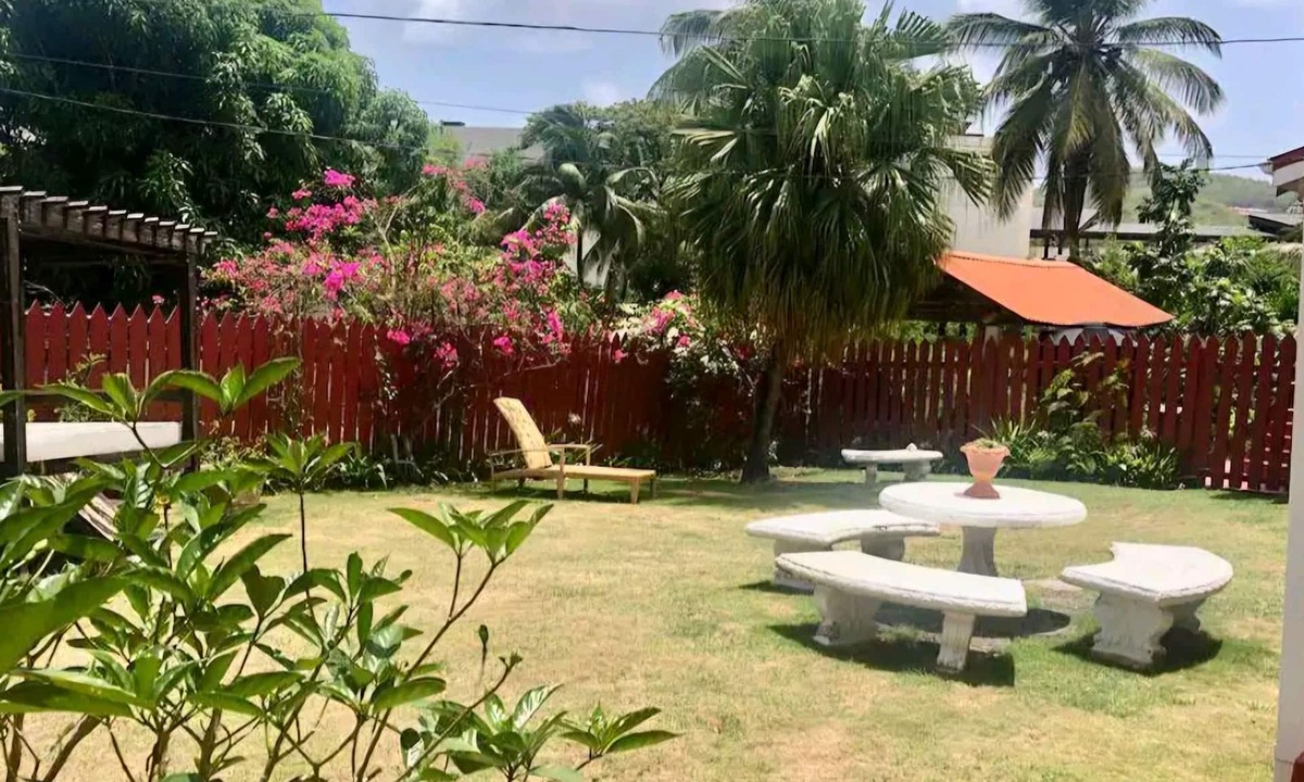 Gros Islet House | LA BELLE BREEZE VILLA, beach, pool, fruit trees, games and entertainment, nature