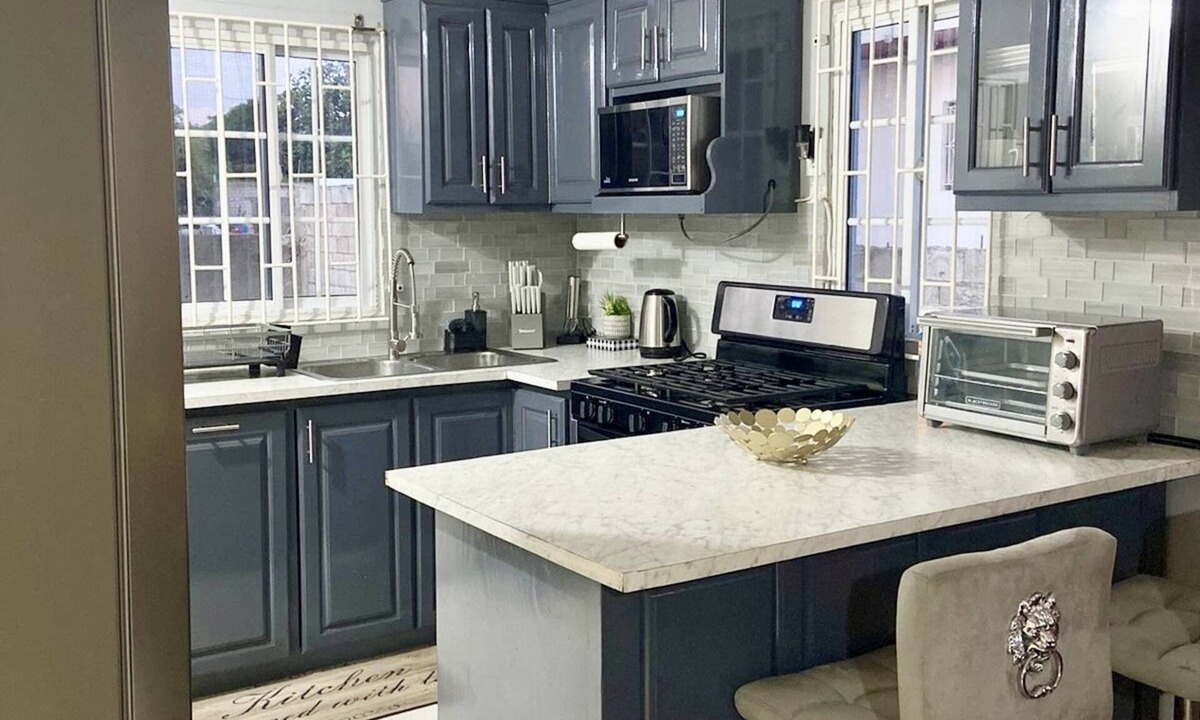 Portmore House | La Petite Maison