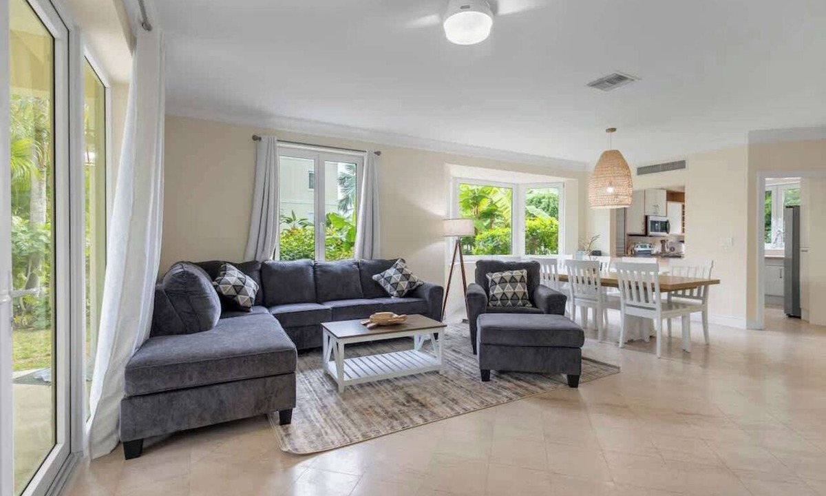 Paradise Island Condo | Large 4BDR/Family/Pool/Location/Atlantis Unit 2