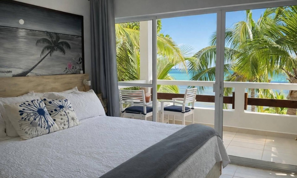 San Pedro Apartment | Las Amapolas - Steps from the Sea - Minutes to Secret Beach - 1B Upper Unit