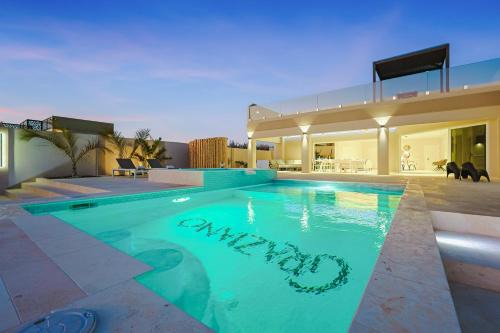 Alto Vista Villa | LUX 4BR Modern Villa Pool Oasis Villa Graziano