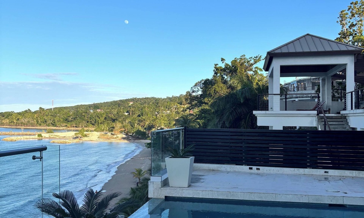 Salt Gut Villa | Luxurious Beachfront Villa located in the beautiful Ocho Rios Jamaica