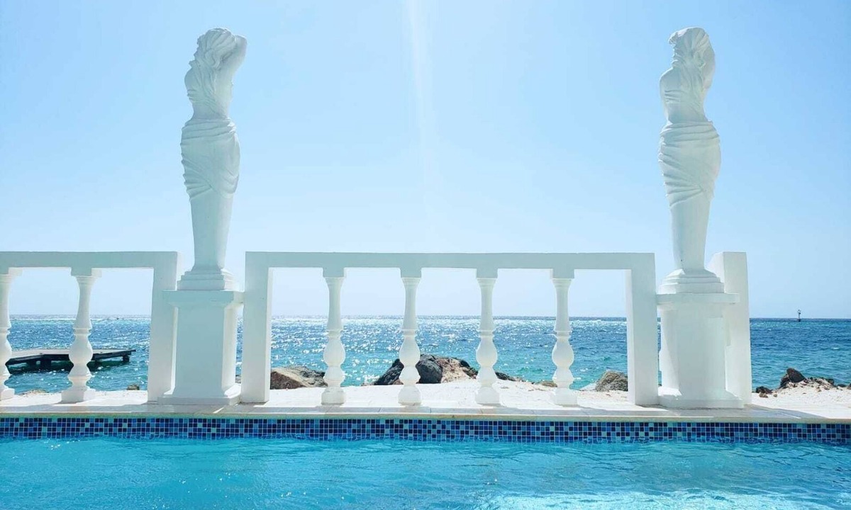Savaneta House | Luxurious Villa Fillipe 2 Beach Front, Sea View: Spacious, Private Pool & AC!