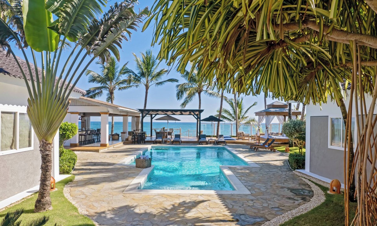Cabarete Resort | Luxury 14BR Beachfront Villa Resort - Private Chefs, Bartenders & Full Staff
