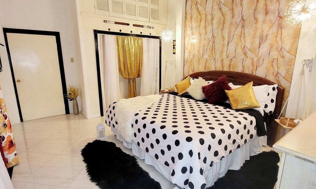Eastwood Park Villa | Luxury 6BR Central In Halfway Tree @Kingston Manor
