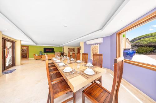 Santa Cruz Apartment | Luxury 6BR Nature Retreat Carpe Diem by Bocobay