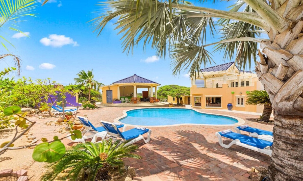 Santa Cruz Villa | Luxury 6BR Pool | Nature`s Dream Villa by Bocobay