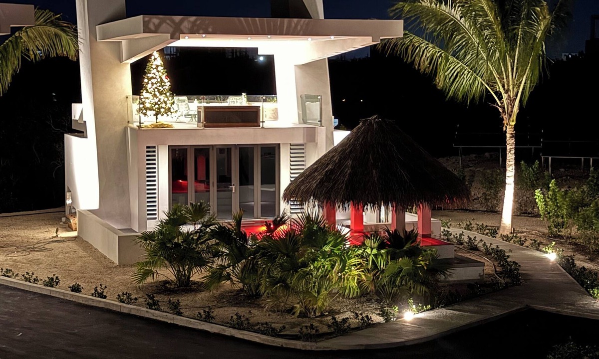 Long Bay Hills Villa | Luxury Bungalow + Private Infinity Pool + Firepit/Ultimate Romantic Getaway