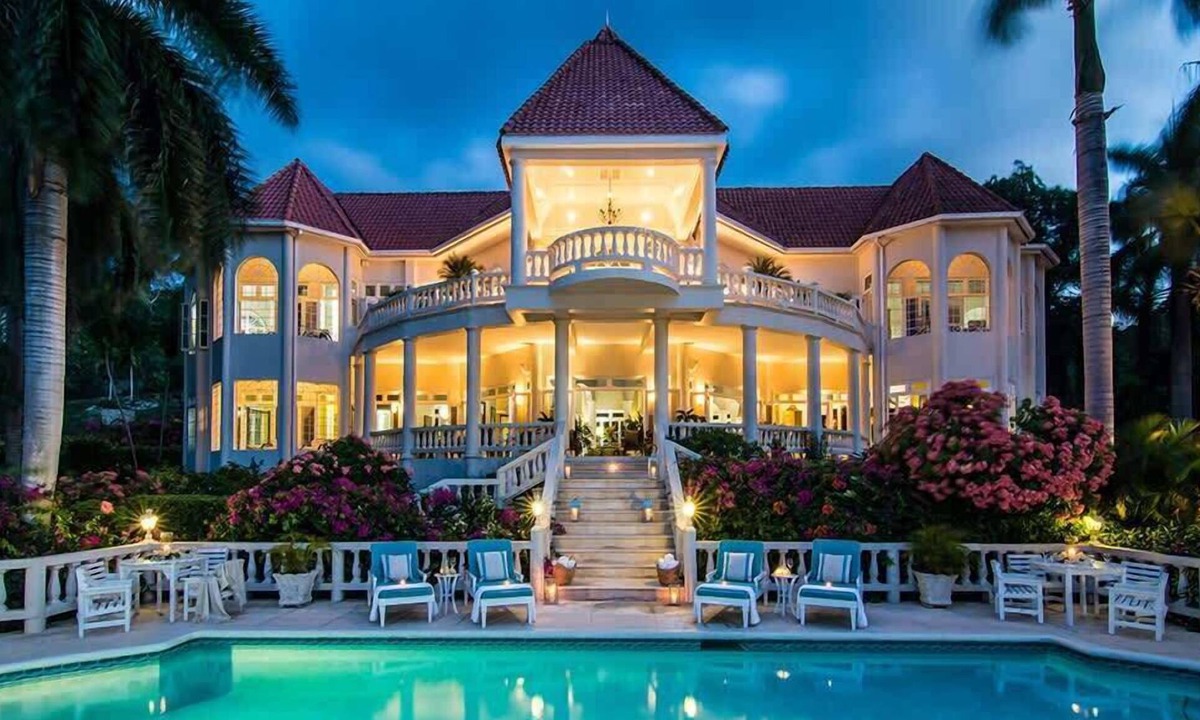 Montego Bay Villa | Luxury Staffed 7BR Villa | Pool, Gym & Sea Views