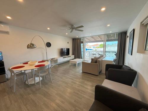 Jolly Harbour Villa | Luxury Waterfront Villa 431F Starlink Wifi