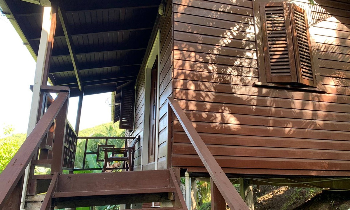 Marigot Bay House | Marigot Couples Styled Bungalow- 3mins from Mangrove Restaurant & Bar