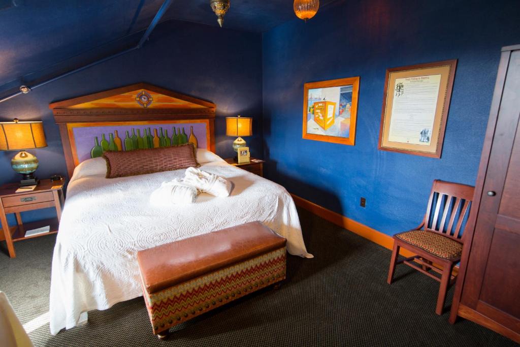 Forest Grove Cabin | McMenamins Grand Lodge