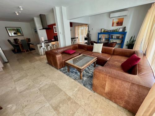 Noord Villa | Merlot Villas Aruba private pool 500 yrds from Palm Beach