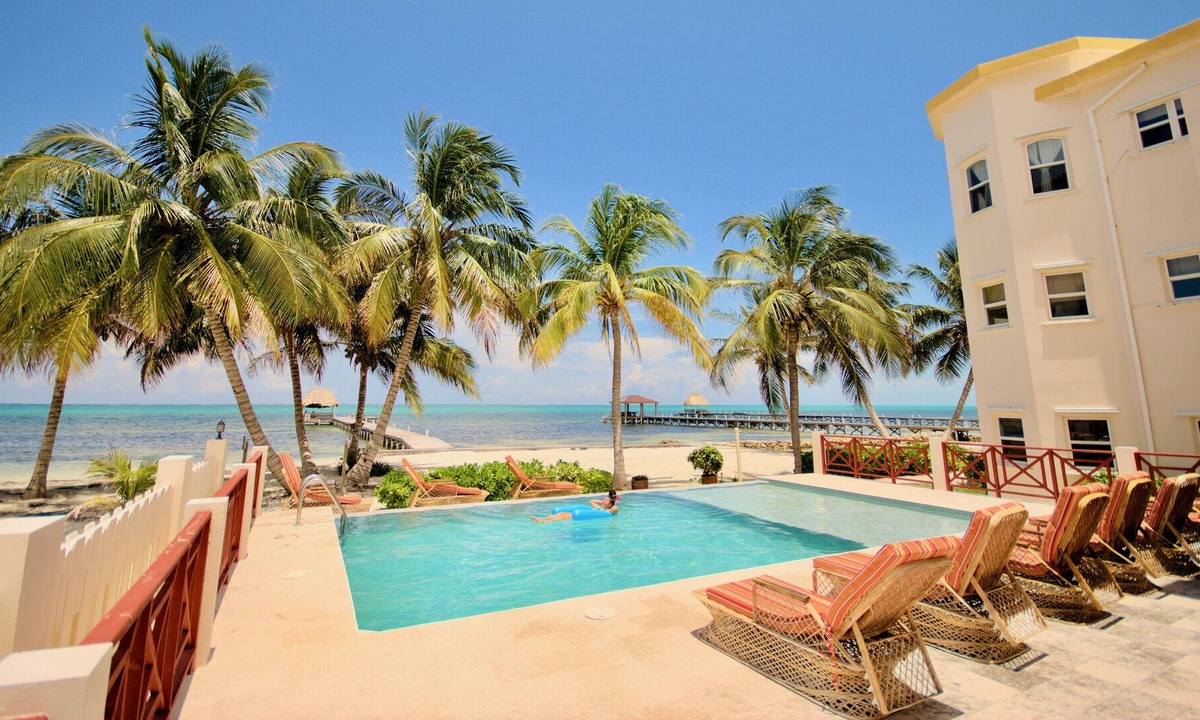San Pedro Condo | Miramar #2 Step right out to the beach! Pool, pier, palapa, kayaks & more!