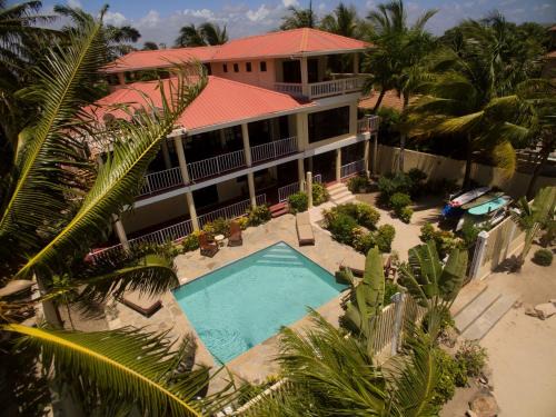 Surfside Villa | Mission Bay - Large 5 Bedroom Oceanfront w Pier and Pool