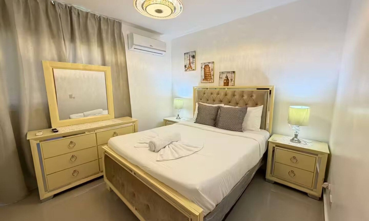 Punal Apartment | Modern Penthouse/Private Jacuzzi