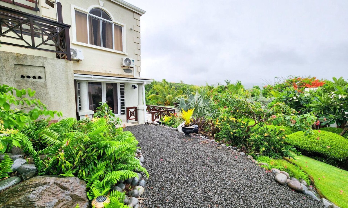 Arawak Hill House | Modern 2BED 2BTH Hideaway in New Westerhall Point, Petit Calivigny
