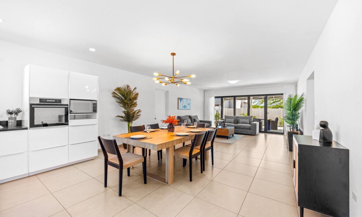 Bubali House | New Cozy 3BR/3BA Tropical Retreat Near Eagle Beach
