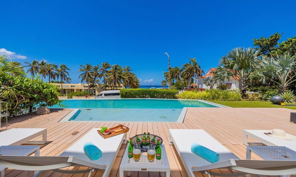 Malmok Villa | NEW Luxury 4BR Beachfront Villa w/Infinity Pool