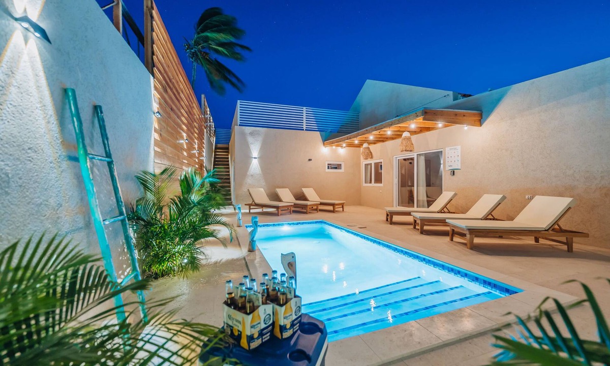 Savaneta Villa | NEW Oceanfront Villa with Pool - 5 King Suites by LUCHA