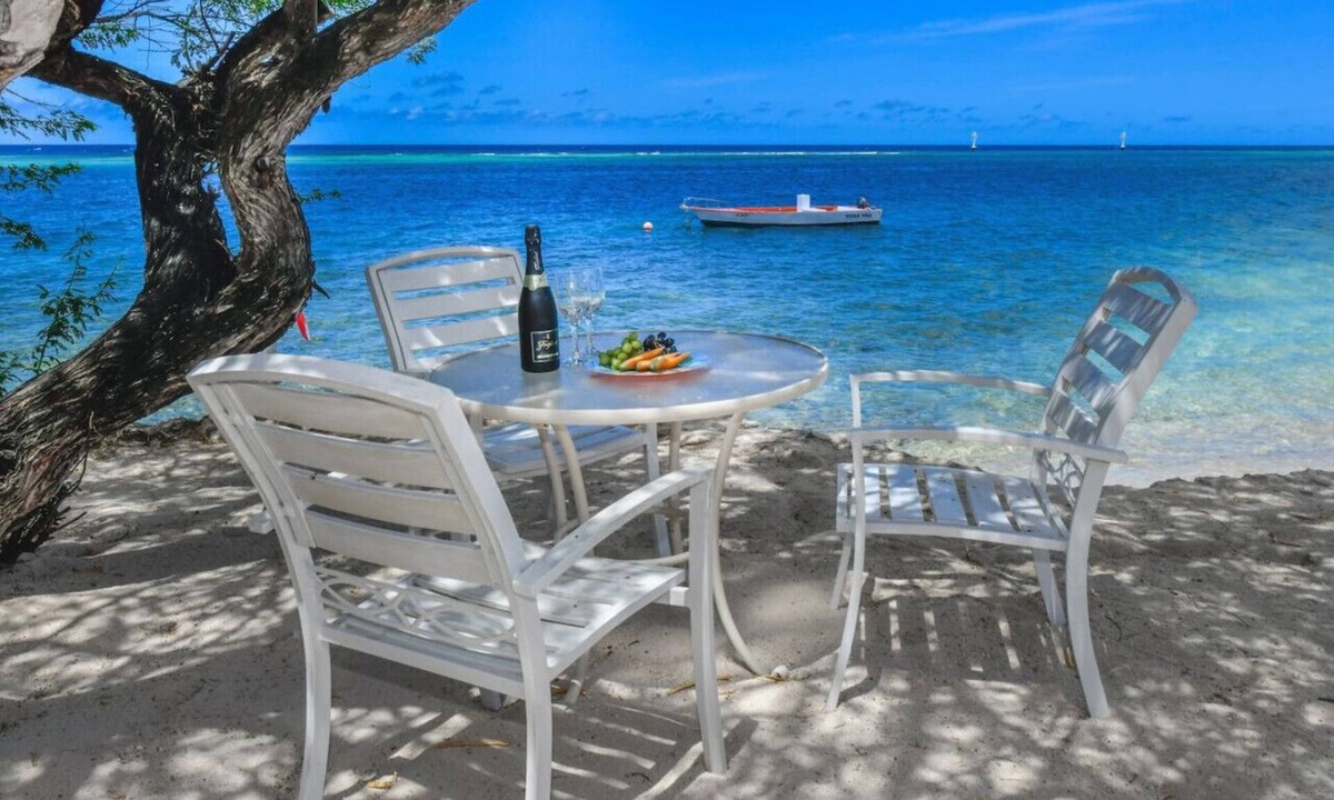 Savaneta House | NEW RENOVATION - Beachside Two-Bedroom Suite