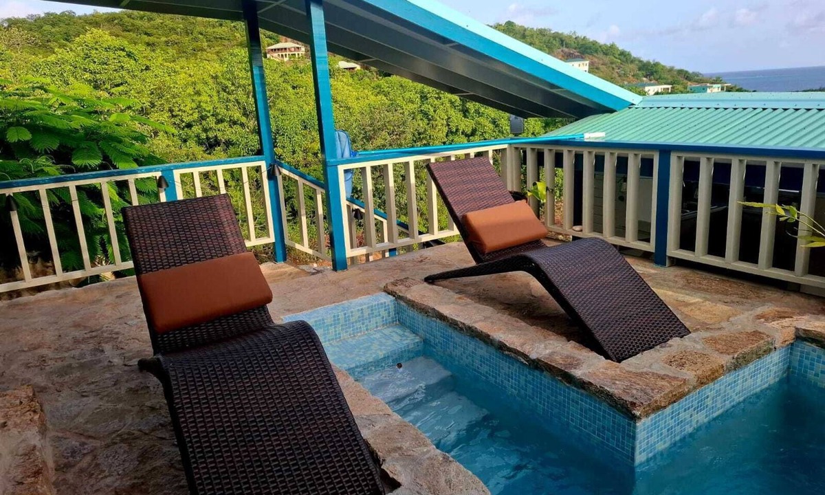 Johnson's Point Villa | NewMoon, cozy and chic, unique villa with pool