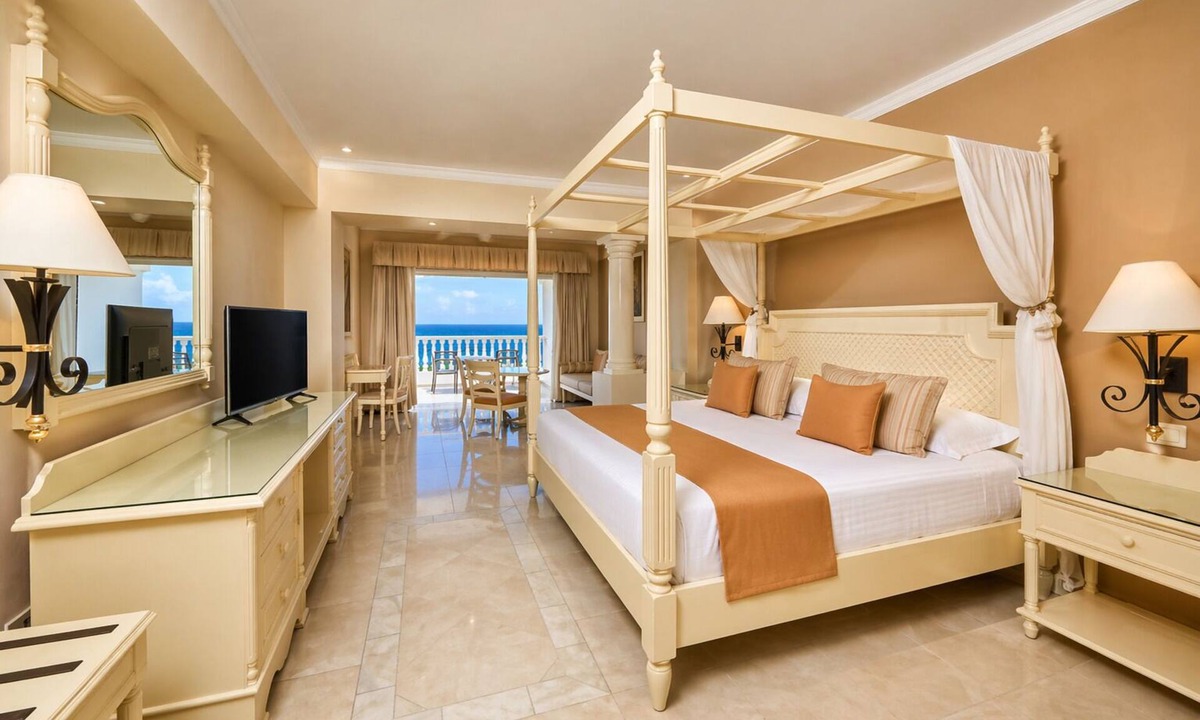 Runaway Bay Resort | Oceanfront Adults-Only Escape .Luxury Suite + All-Inclusive + 24hr Service