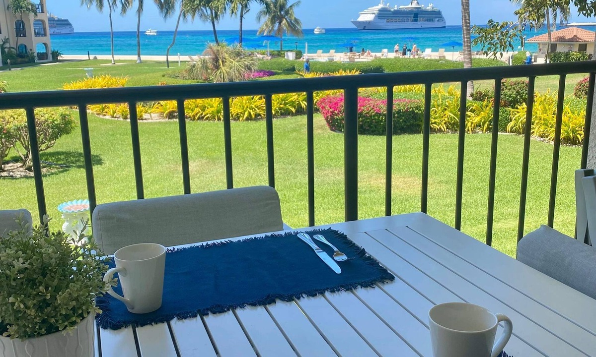 Seven Mile Beach Apartment | Oceanfront Condo on Seven Mile Beach