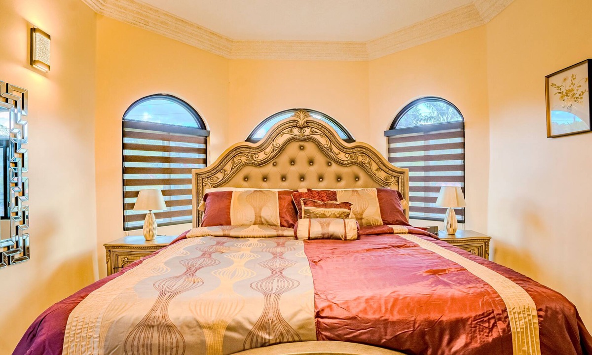 Tower Isle House | Ocho Rios/Tower Isle King Suite/Balcony/Jacuzzi/Pool/Private Chef/Airport Svc.