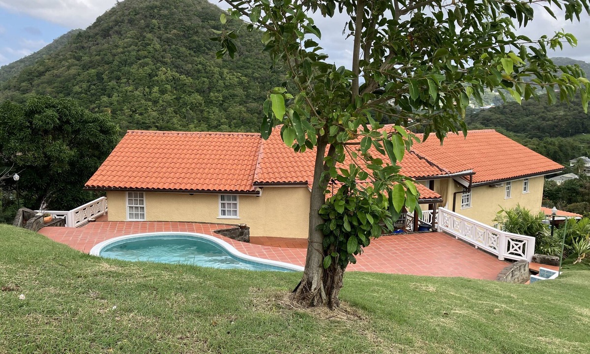 Trouya Villa | On Peninsula. Sea view, Beach 3 Min drive. Quiet neighborhood. Windjammer 4 m d