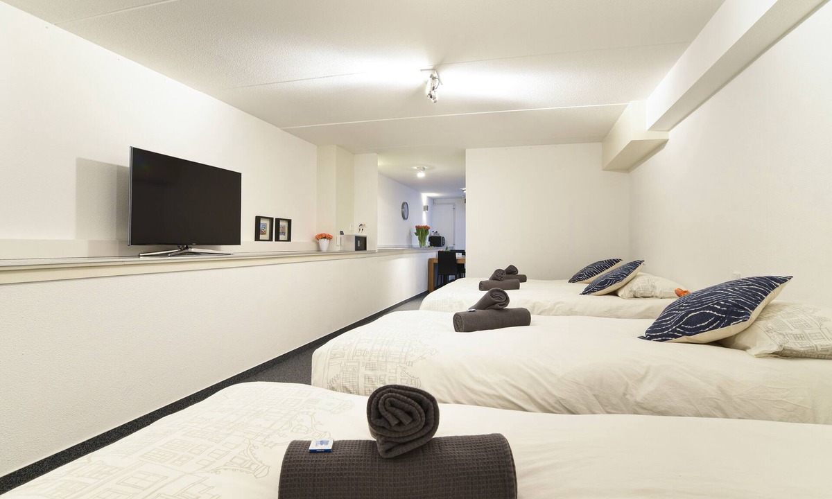 De Weteringschans Condo | Only Friends B&B City Centre Apt| Modernised| Family Friendly!
