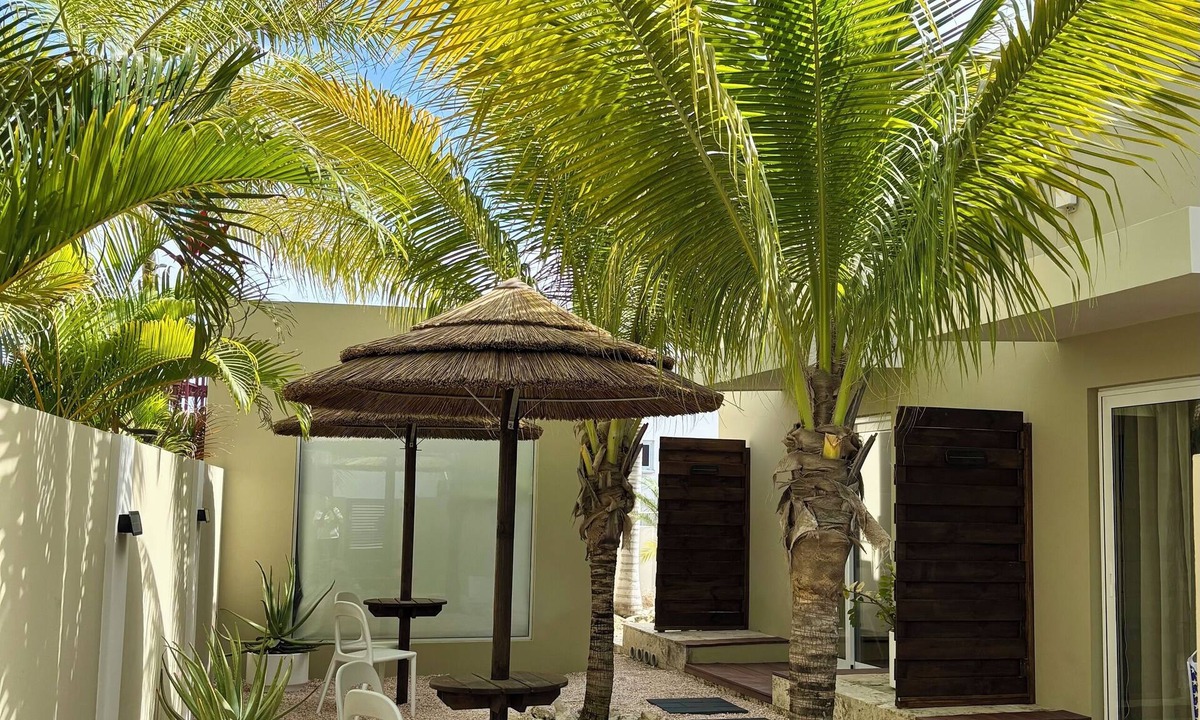 Oranjestad-West Hotel | Palapa Suite # 7, walk to Eagle Beach
