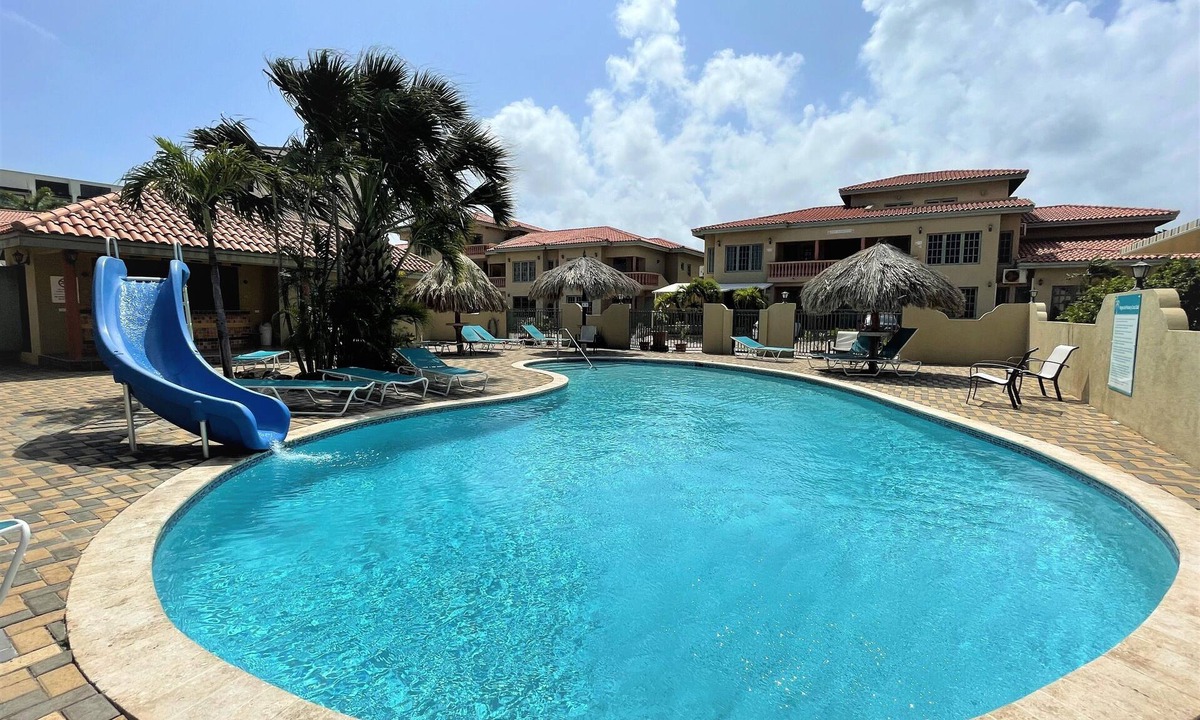 Washington Condo | Palm Beach Condo, Newly Renovated, Walk to Beach and Hotels