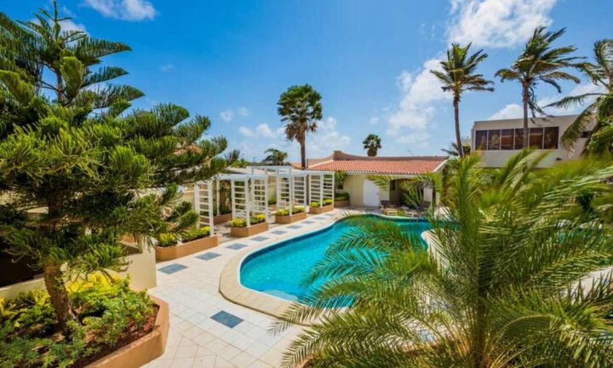 Arashi Apartment | Palm Suite @ Arashi Beach w/Pool & Deck