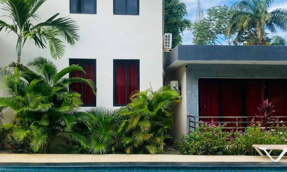 Urbanizacion Tavarez Apartment | Papi, find a chica and relax by the pool!