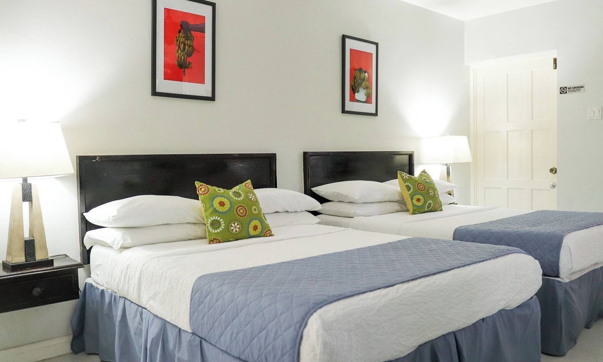 West End Hotel | Paradise on the Rocks - Double Beds Suite #1