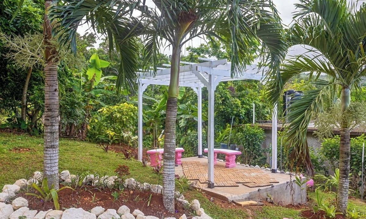 Ocho Rios Apartment | Paradise Stay #3 Beautiful 1-bedroom apartment with AC in charming Ocho Rios