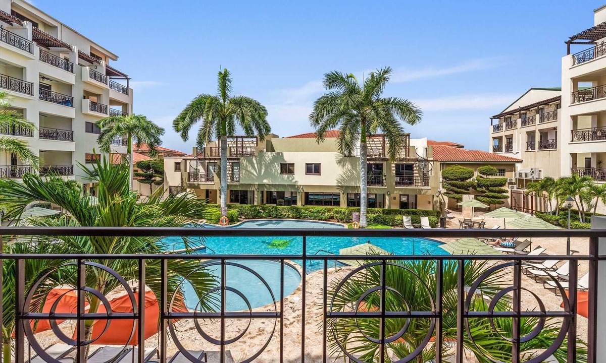 Washington Condo | PC206 - Pool View - 1BR Perfect for a couple - Close to Palm Beach - 1BR