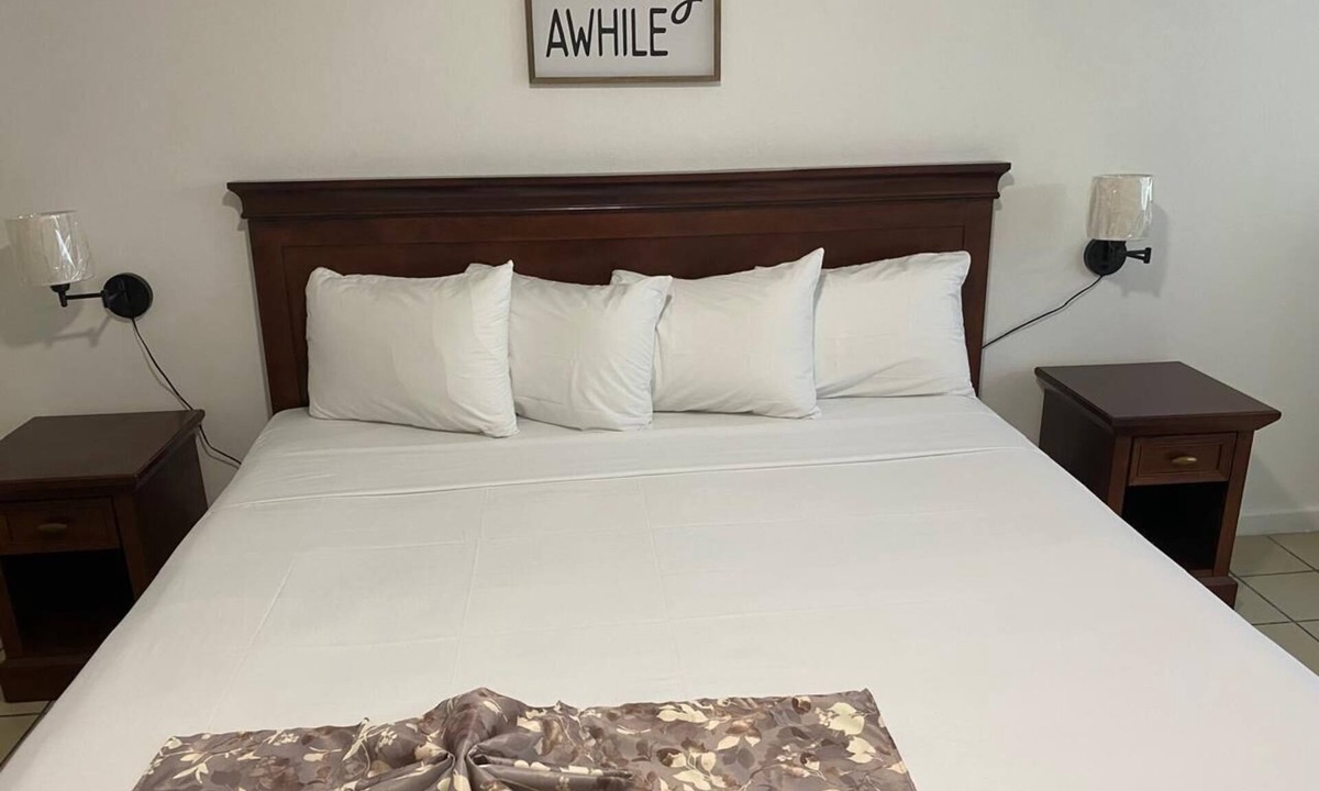 Ocho Rios Hotel | Pineapple Court Hotel