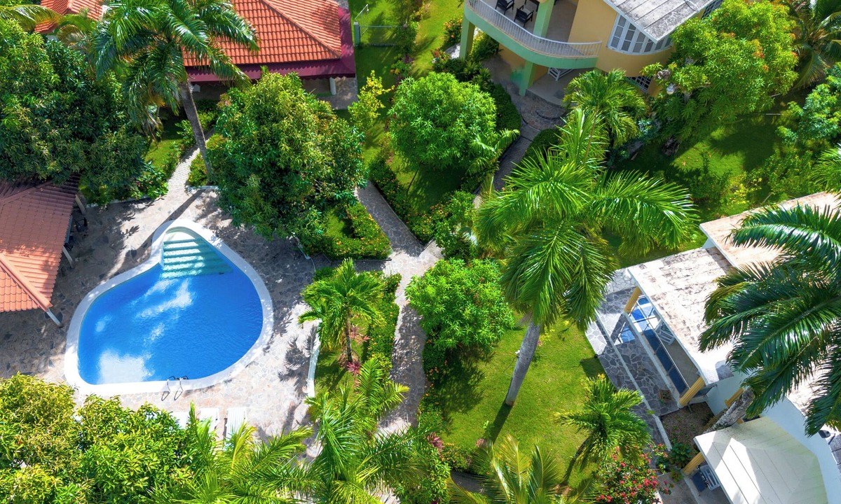 Las Terrenas Villa | Pool Villas for Groups up to 18 Persons