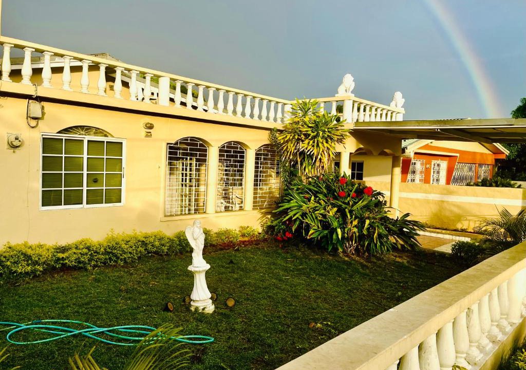 Portmore House | Portmore Havens Entire Guest House 1 bedroom