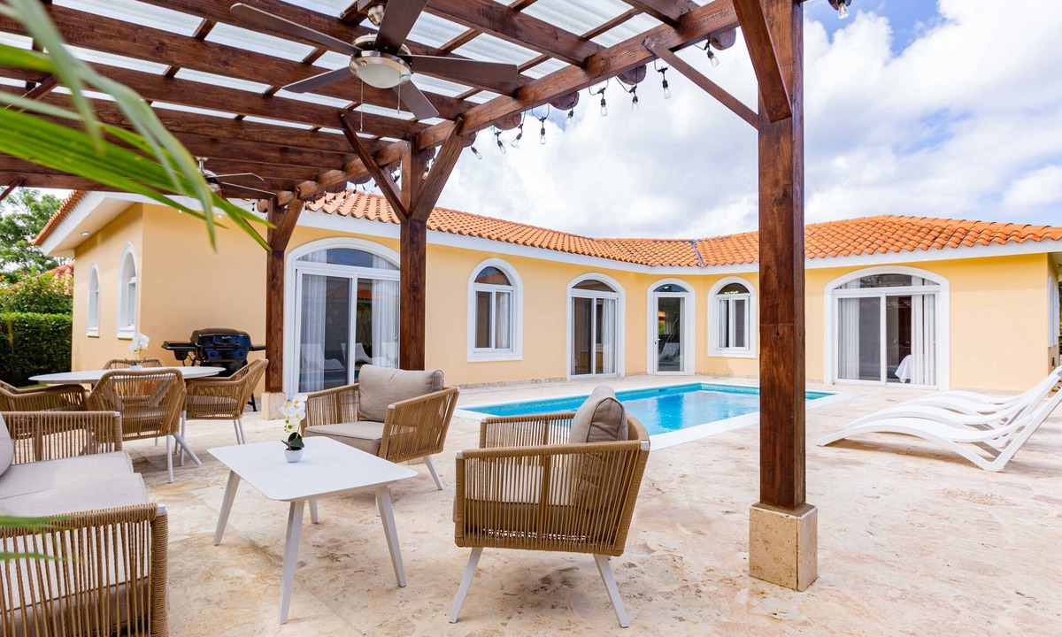 Playa Chiquita Villa | Premium Villa with Private Pool and Barbecue