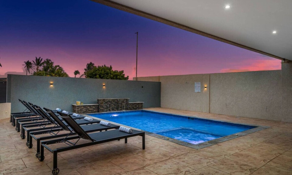 Ponton Apartment | Prime Location | 2BR w/Pool, BBQ & Close to Beach