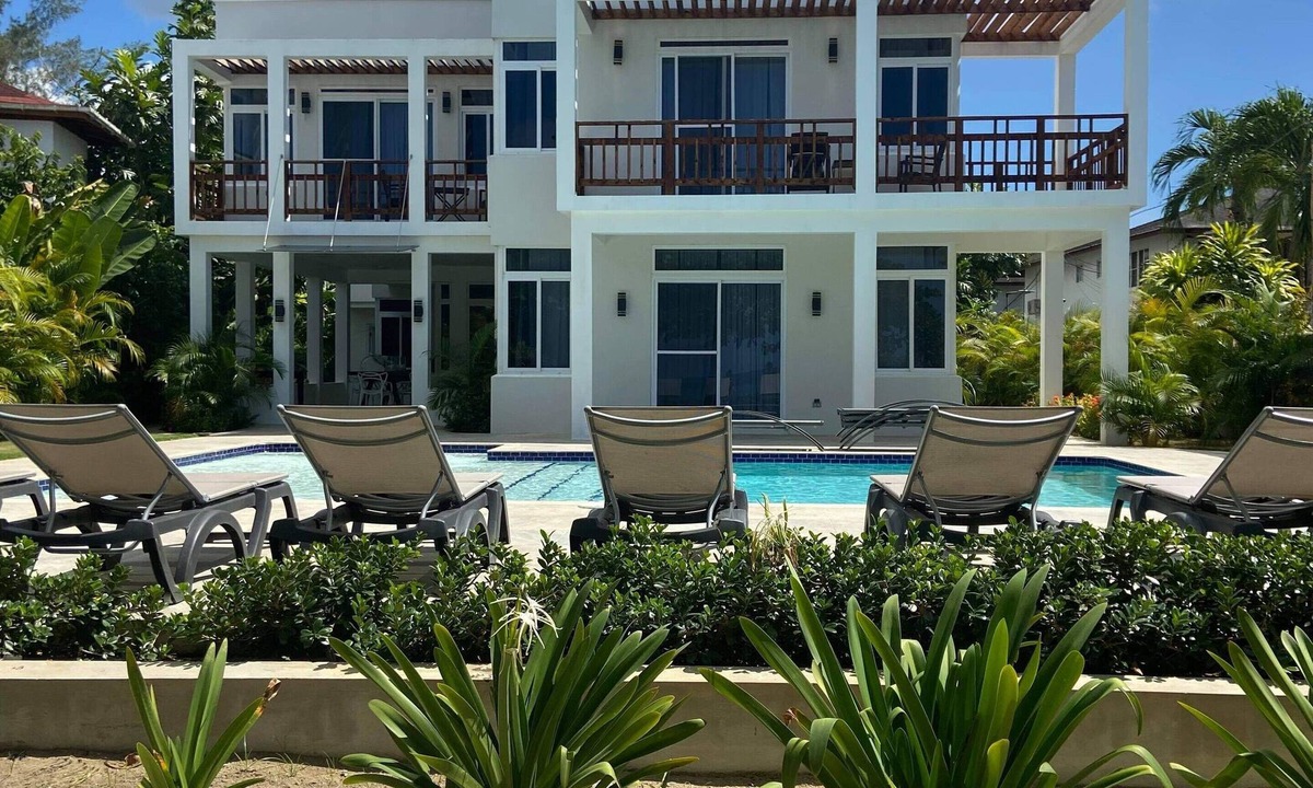 Negril Villa | Private, 10 bedroom beachfront villa with a pool in Negril, Jamaica