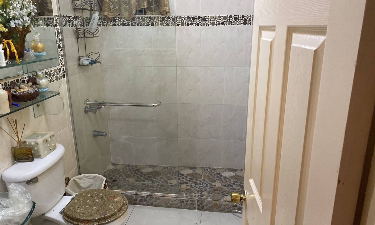 Eastwood Park Apartment | Quiet, Comfortable centrally located studio apt