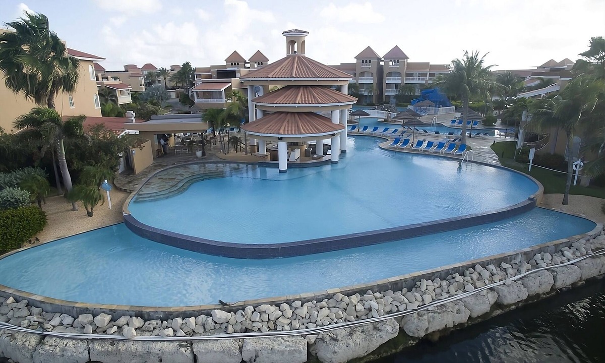 Oranjestad-West Hotel | Relax In 1BR With Pool, Pets Allowed, Near Eagle Beach And Parke Natural