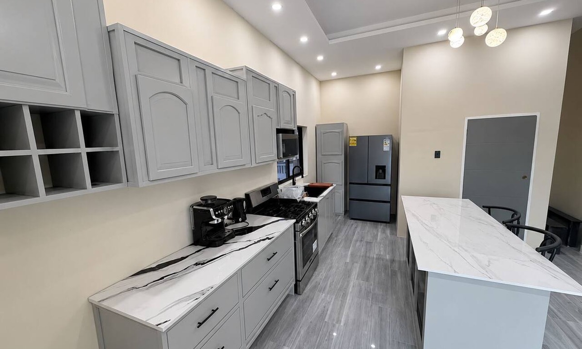 Hellshire Apartment | Relax in Style Modern Apartment with Balcony Overlooking the Pool