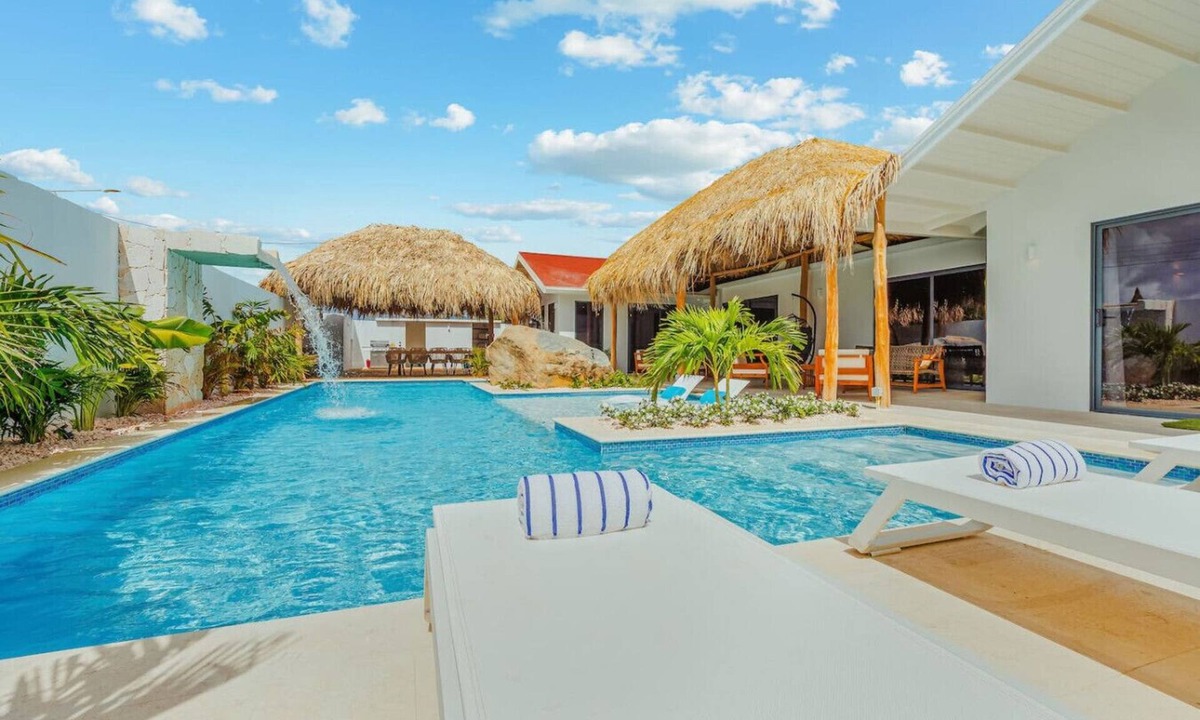 Opal Villa | Rock House NEW 6-Bed 6 Bath Pool 5-min to Beach by Bocobay