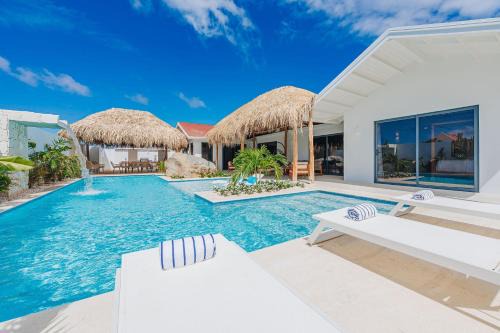 Opal Apartment | Rock House NEW 6-Bed 6 Bath Pool 5-min to Beach by Bocobay