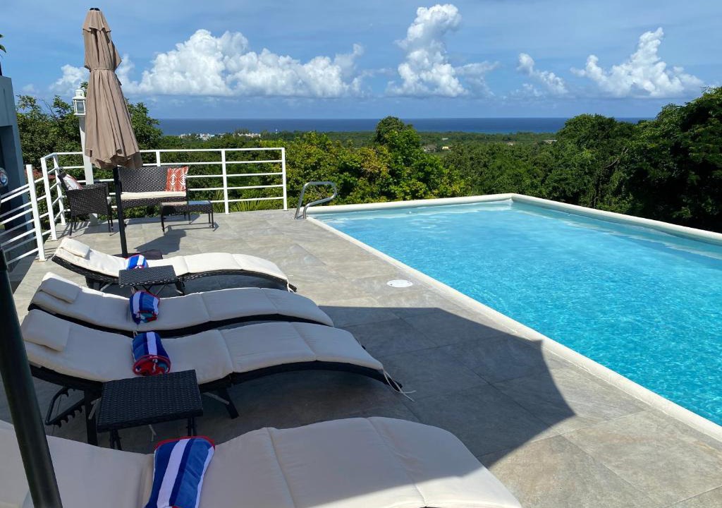 Runaway Bay House | RunAway to Tranquility, overlooking the Bay